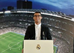 C. Ronaldo cùng mẹ đi ký hợp đồng gia hạn với Real