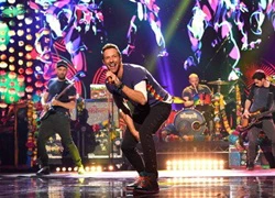 'Cháy' vé concert của Coldplay ở các nước châu Á