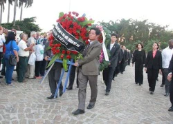 Chủ tịch Quốc hội Nguyễn Thị Kim Ngân viếng lãnh tụ Fidel Castro tại La Havana