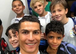 CR7 và sao bóng đá quây quần bên gia đình