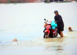 Cúi xuống nhặt dép, nam sinh bị lũ cuốn tử vong