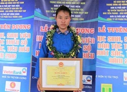 Dự lễ tuyên dương học giỏi, nữ sinh mới biết trượt đại học