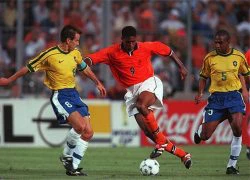 FIFA Online 3 - Patrick Kluivert: Toàn diện và bá đạo trên không