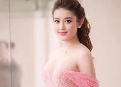 Mỹ nữ Việt quá sexy với váy lả lơi như sắp rơi