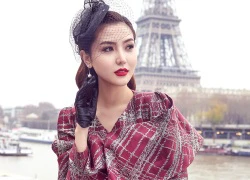 Ngọc Duyên khoe chân thẳng tắp giữa Paris