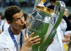 Ronaldo: "Sáng ngày đá chung kết Euro, tôi thức dậy với 3 cô em tóc vàng"