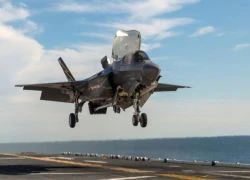 Tiêm kích F-35 lần đầu hạ cánh thẳng đứng trên tàu đổ bộ