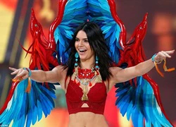 Ba siêu mẫu 9X lấn át dàn thiên thần Victoria's Secret