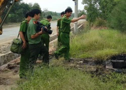 Bắt quả tang công ty gạch men xả thải đen ngòm ra sông Thị Vải