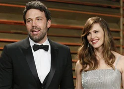 Ben Affleck hết lời 'nịnh vợ' trong nỗ lực hàn gắn