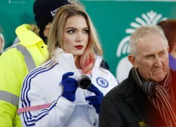 Bí mật về fan nữ mặc áo Chelsea tới xem trận Everton - MU