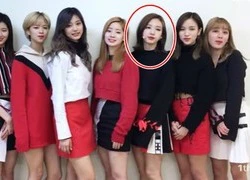 Biểu cảm chán đời khiến Na Yeon (Twice) gây tranh cãi