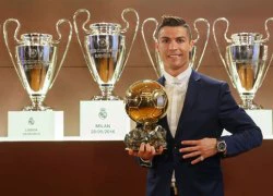 C. Ronaldo nhận Quả bóng vàng trước lễ công bố