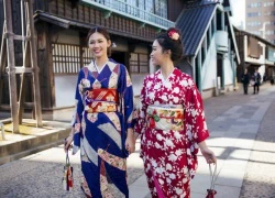 Hoa hậu Mỹ Linh diện kimono dạo phố cổ Nhật Bản