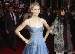 Jennifer Lawrence mặc váy khoe vòng một ở Hàn Quốc