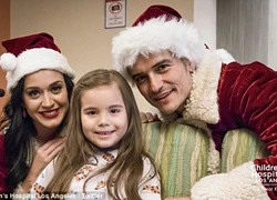 Katy Perry và Orlando Bloom hóa ông bà già Noel