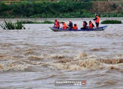 Ngành Công an đồng hành xuyên suốt cùng người miền Trung chống chọi, vượt qua bão lũ