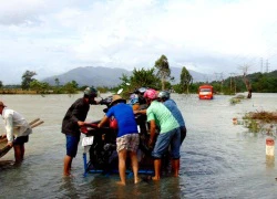 Nhặt ví hộ chị gái, người đàn ông bị lũ cuốn trôi