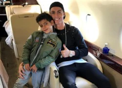 Ronaldo và con trai đáp phi cơ riêng đi nghỉ Giáng sinh