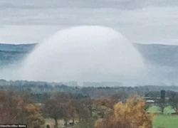 Sương mù hình vòm hiếm gặp giống UFO xuất hiện ở Xứ Wales