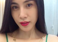 Thủy Tiên mặc sexy, khoe quà Công Vinh tặng