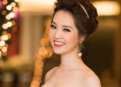 Thụy Vân khoe vai trần trong đầm cúp ngực