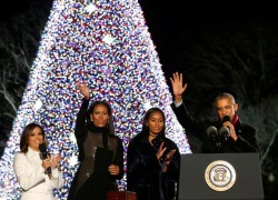 Tổng thống Obama thắp sáng cây thông Noel lần cuối tại Nhà Trắng