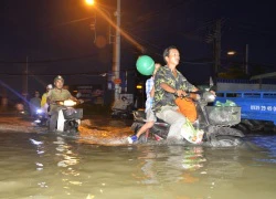 Vào quán cà phê... "trốn" triều cường