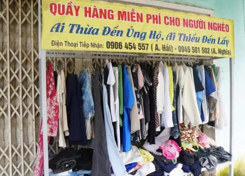 Quầy áo, quần miễn phí ấm lòng người nghèo ngày Tết