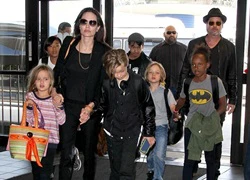 Angelina và Brad Pitt ly thân hơn 1 năm trước khi ly hôn