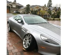 Aston Martin DB9 có phí sửa chữa 100.000 USD