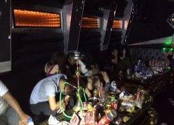 Bốn thiếu nữ 16 tuổi bay lắc trong quán karaoke