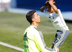 CR7 mong con trai đá vị trí tiền đạo