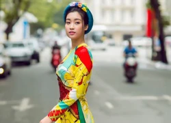 Hoa hậu Mỹ Linh diện áo dài xuống phố xuân