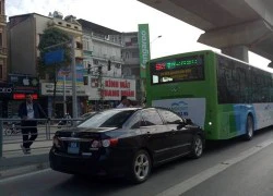 Lấn làn, xe biển xanh húc đuôi buýt nhanh BRT