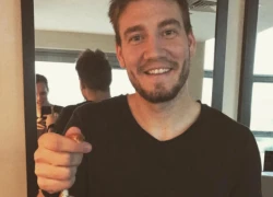 &#8216;Lord&#8217; Bendtner nuôi rắn, đặt tên như diễn viên nổi tiếng