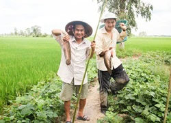 Minh Luân rủ Hùng Thuận về quê ăn Tết