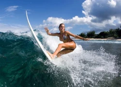 Nữ VĐV Alana Blanchard khoe 3 vòng hoàn hảo