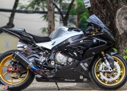 Siêu môtô BMW S1000RR độ dàn áo carbon ở Sài Gòn