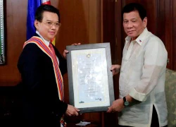 Tổng thống Duterte trao Huân chương cho Đại sứ Việt Nam