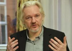 WikiLeaks dọa ông Trump