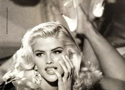 39 năm sống ngắn ngủi nhưng ồn ào của 'bom sex' Anna Nicole Smith