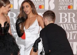 Ca sĩ 9X gặp sự cố váy áo trên thảm đỏ Brit Awards 2017