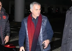 CĐV may mắn nhận quà đặc biệt của Mourinho