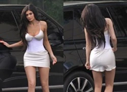 Chẳng cần bikini, Kylie Jenner cũng làm khối fan mê mẩn body đồng hồ cát gợi cảm