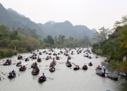 Chùa Hương đông khách trước ngày khai hội