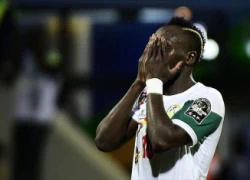 Đá hỏng 11m, Sadio Mane làm khổ cả nhà