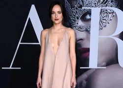 Dakota Johnson đẹp nhất tuần với mốt không nội y