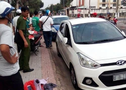 &#8220;Đạo chích&#8221; đập kính xe ô tô trước cổng trường trộm tài sản