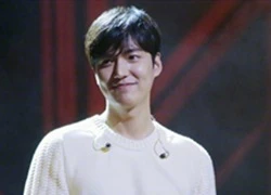 Fan nhốn nháo với màn thay áo ngay trên sân khấu của Lee Min Ho